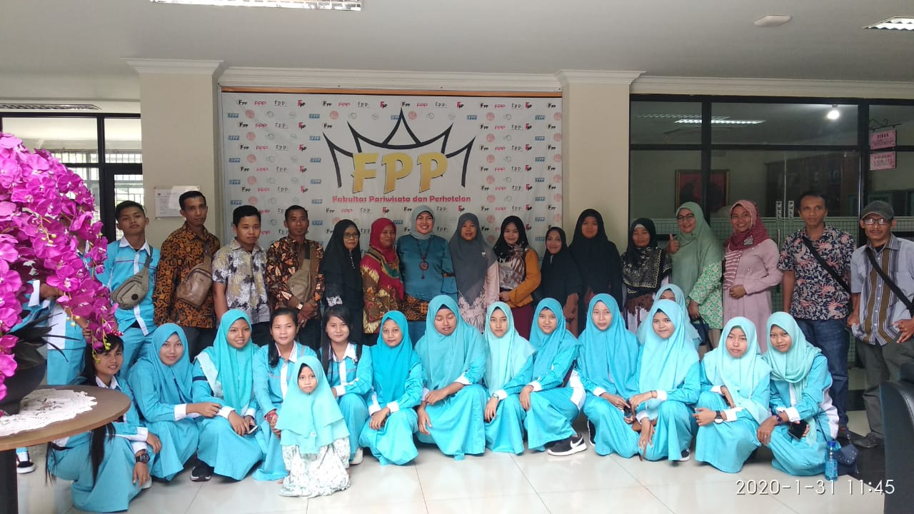Read more about the article Kunjungan SMK N 2 Kepenuhan Rokan Hulu di Fakultas Pariwisata dan Perhotelan UNP