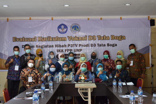 Read more about the article Workshop Pengembangan Kurikulum Vokasi D3 Tata Boga Bersama Industri