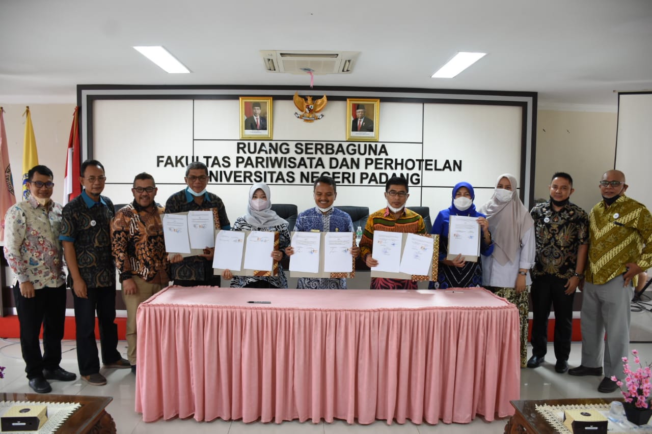 You are currently viewing DPD AHLI Sumbar bersama Fakultas Pariwisata dan Perhotelan penandatanganan MoU